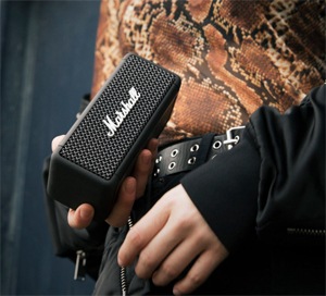 オーディオ機器 スピーカー Bluetooth対応 ポータブルスピーカー EMBERTON（ブラック） | Joshin 