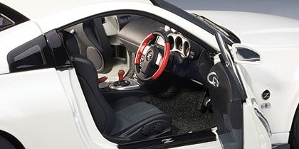 1/18 日産 フェアレディ Z (Z33) バージョンニスモ タイプ380RS 1/18 日産 フェアレディ Z (Z33) バージョンニスモ タイプ380RS
