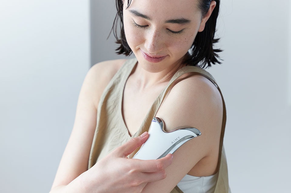 かっさ型美顔器(グレー) | AiMY | AIM-BT11(GR) | Joshin web