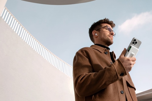 iPhone�p���o�C���o�b�e���[������΁A�R���Z���g�̂Ȃ��ꏊ�ł�iPhone���[�d�ł���