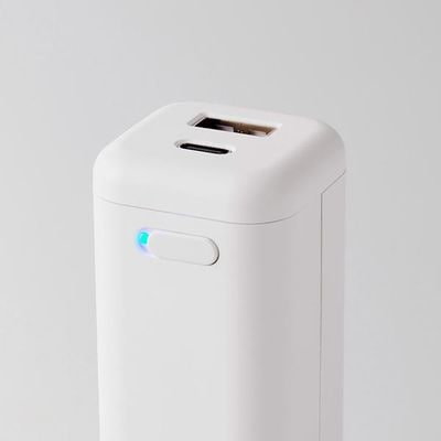乾電池式モバイルバッテリー ＜ USB Type-C / USB-A ポート