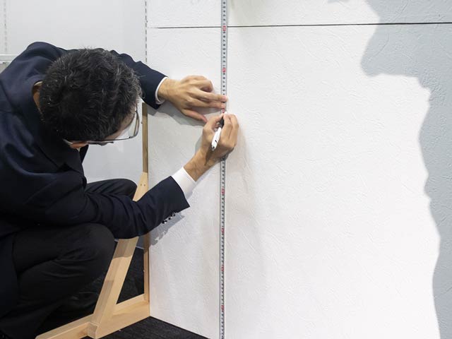 ななめにならないように注意