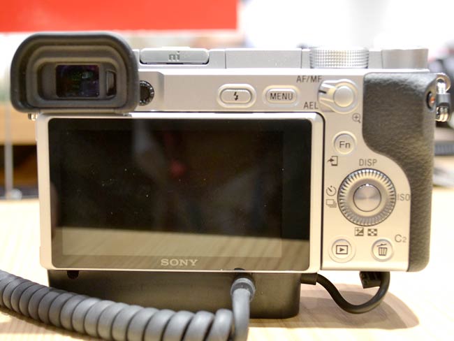SONY α6400 ミラーレス 一眼レフ レビュー】新型ミラーレス一眼“α6400” ショールーム展示実機