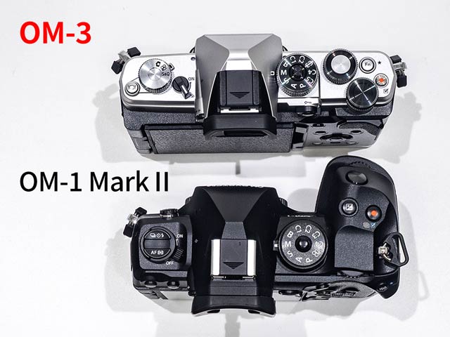 天面はOM-1 Mark IIの方が余裕あり