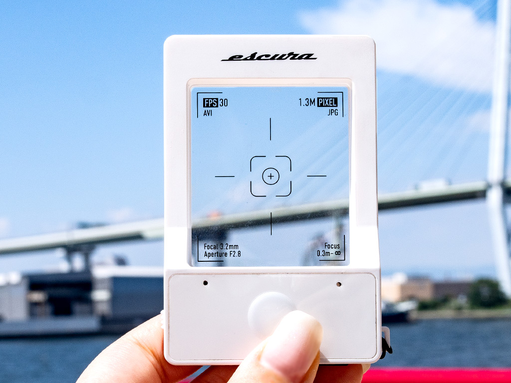 カードサイズで風景を切り取る！レトロ感がクセになる新感覚の