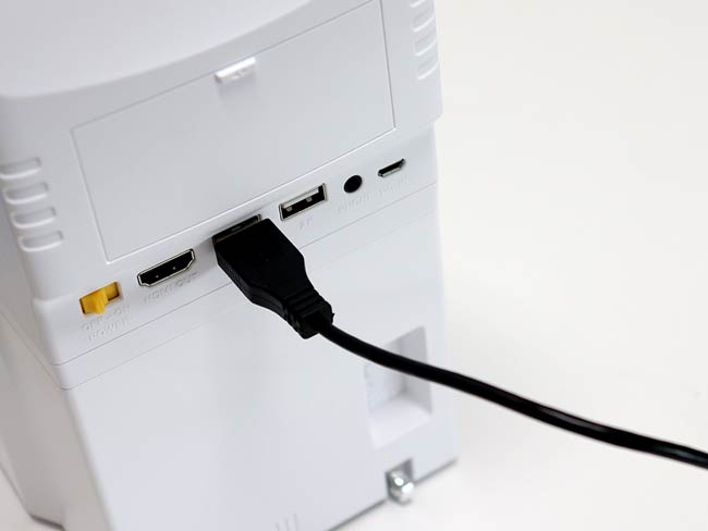 HDMI�P�[�u�����g���΃e���r�Ŋy���߂�