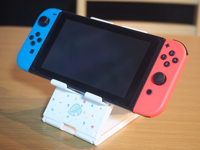 机に置いてプレイするときに便利だ!