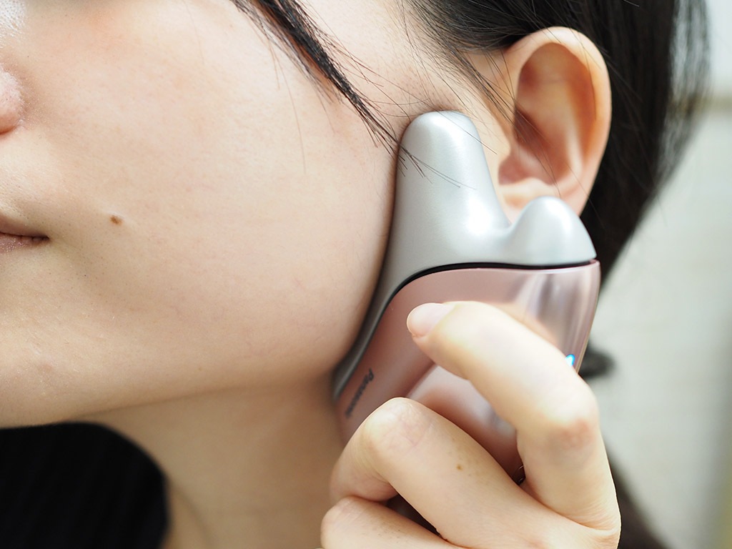 Amazon | パナソニック 美顔器 温感かっさ 海外対応 コードレス