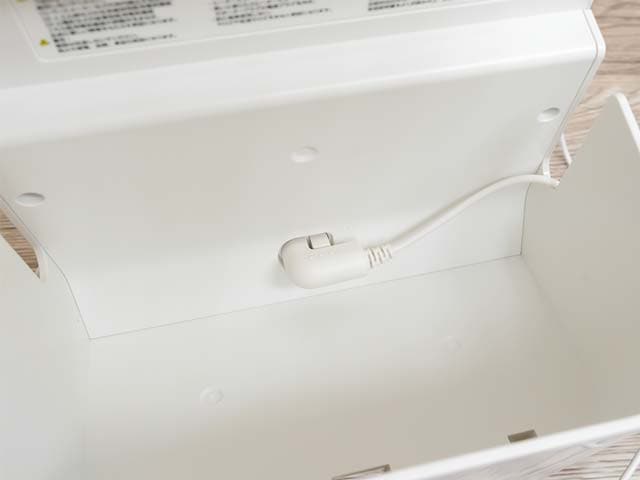 端子の都合上コードが出る方向は決まっています