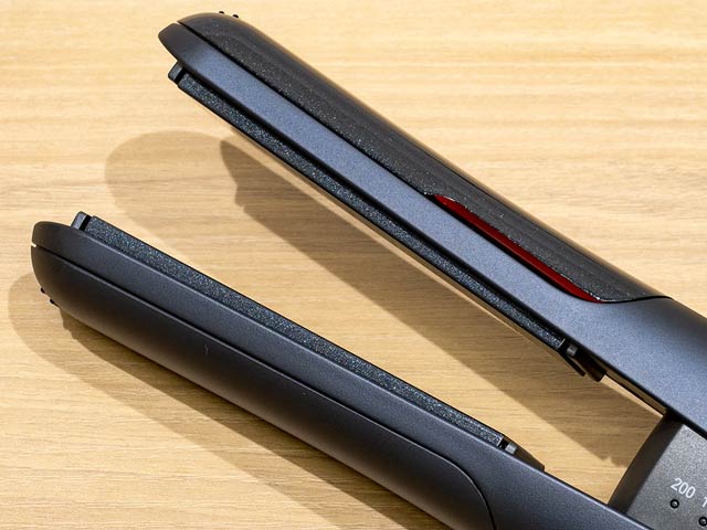 風が出る！シャープ プラズマクラスターストレートアイロンで髪