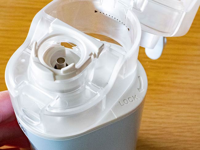 給水ボトルは取り外し