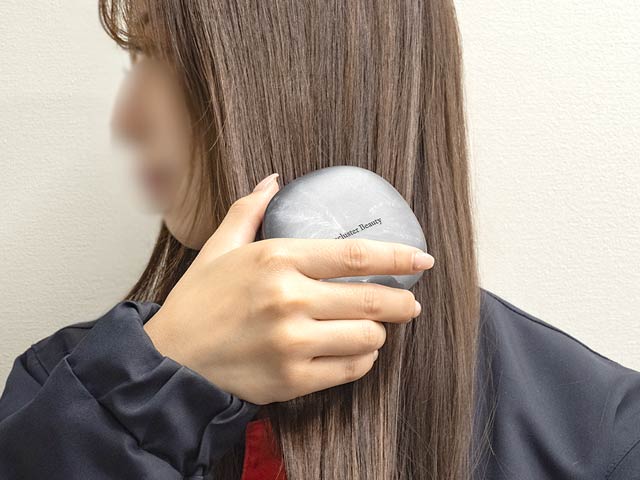 髪が引っかからずスルッと梳かせます