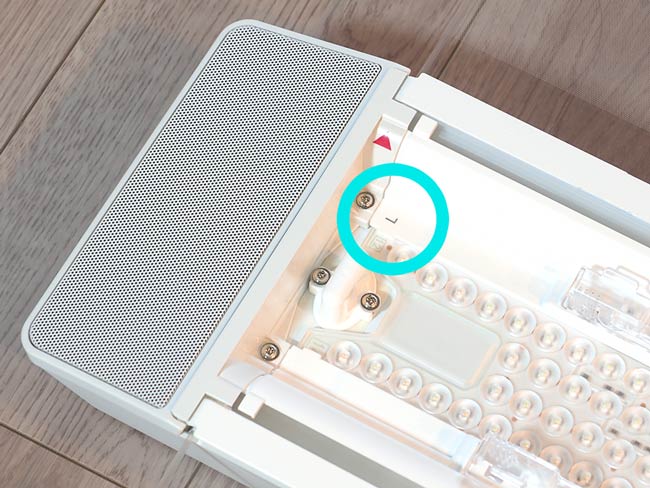 存在感が無いようで…ある! スピーカーも搭載した照明「AIR 存在感が無いようで…ある! スピーカーも搭載した照明「AIR