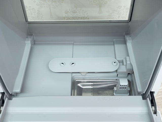 回転ノズル噴射式で洗浄します