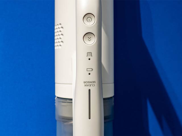 ハンドル部分には電源ボタンやクリーンセンサー