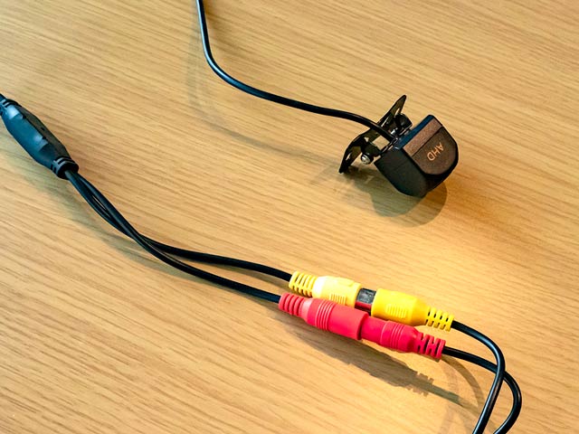 カメラと延長ケーブルを繋ぎ