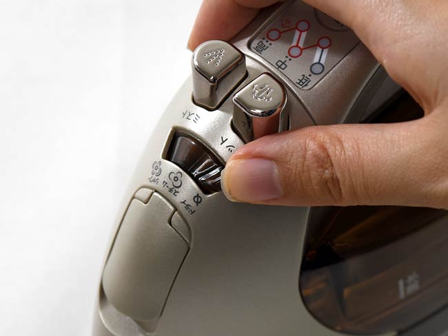 大容量タンクで使いやすい!東芝のコードレスアイロンTA-FDX950 大容量タンクで使いやすい!東芝のコードレスアイロンTA-FDX950