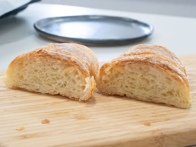 中の生地はしっかり蜂の巣状になっている