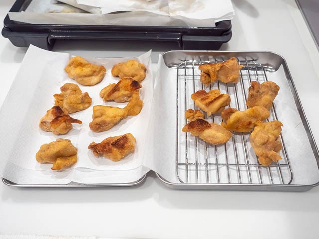 キッチンペーパーで油をきります