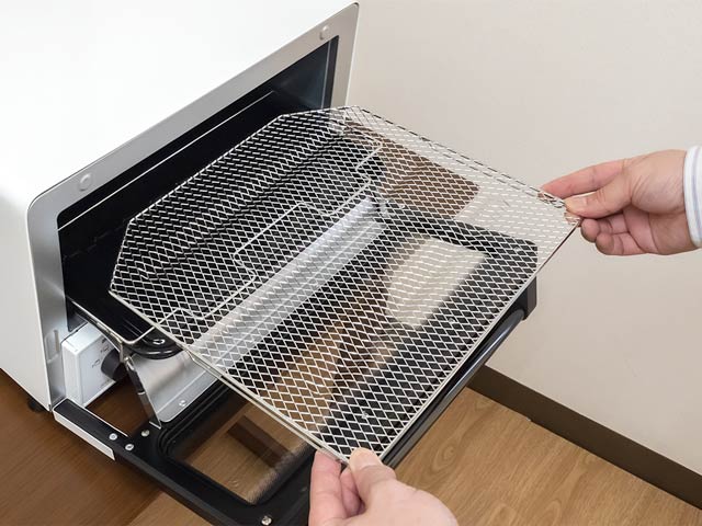 熱風の力でムラを抑えて、ふっくら仕上げ!日立のコンベクション 熱風の力でムラを抑えて、ふっくら仕上げ!日立のコンベクション