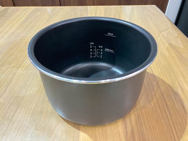 内鍋は軽くて扱いやすい