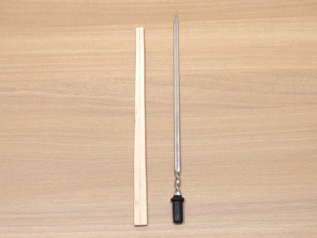 串の長さは割り箸よりも少し大きい