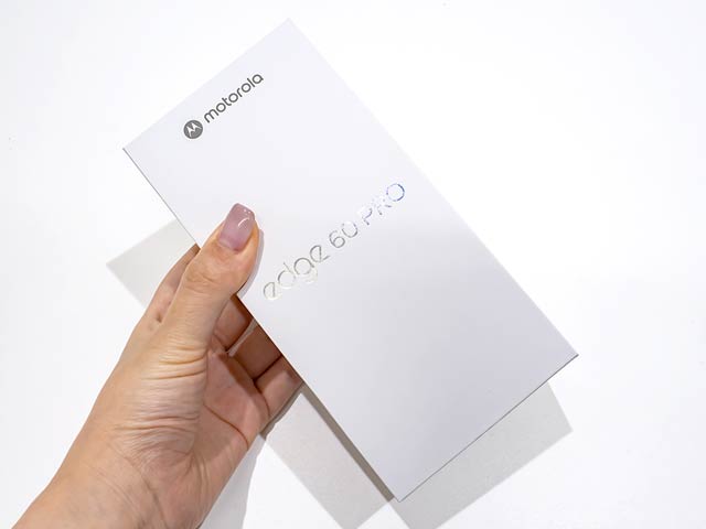 「motorola edge 60 pro」パッケージ
