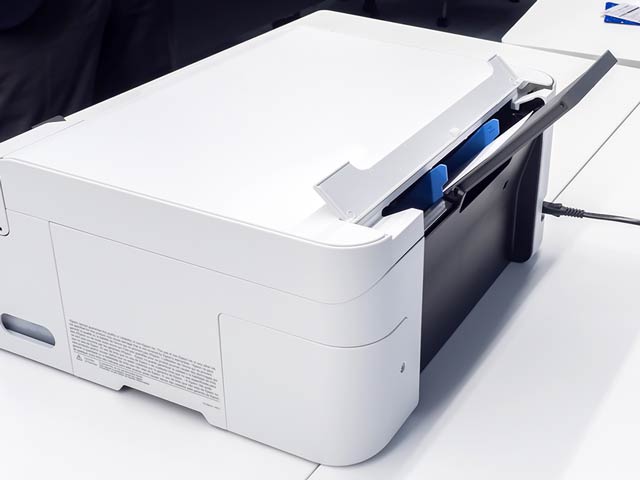 背面給紙にはA4用紙が最大100枚セット可能