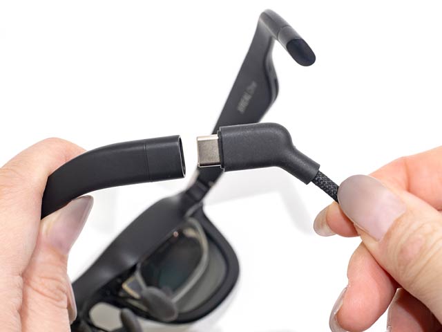 テンプルの先(先セル)に接続端子