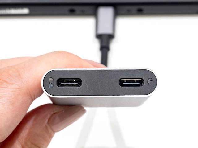 Nintendo Switchは電源コードも繋ぐ