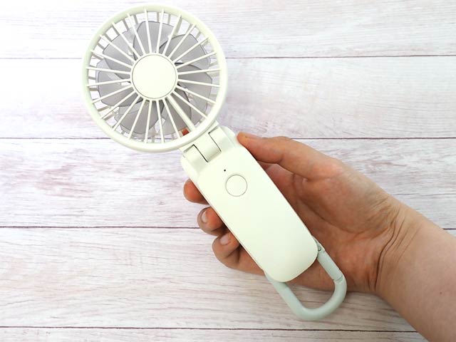 大風量のハンディファンでいつも涼しく!リズム Silky Wind 大風量のハンディファンでいつも涼しく!リズム Silky Wind