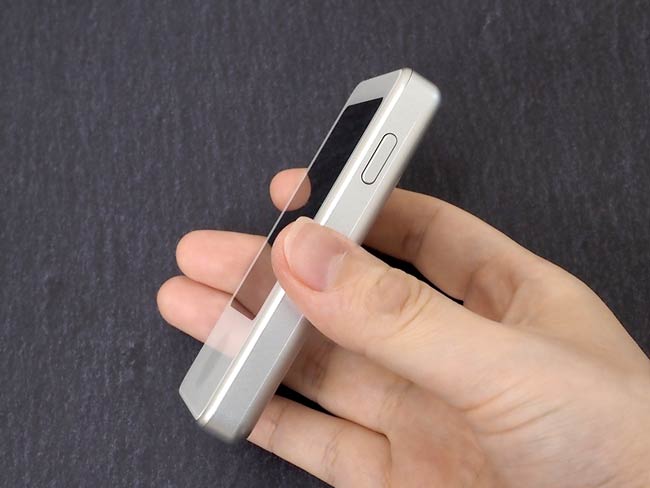右側面に電源ボタン