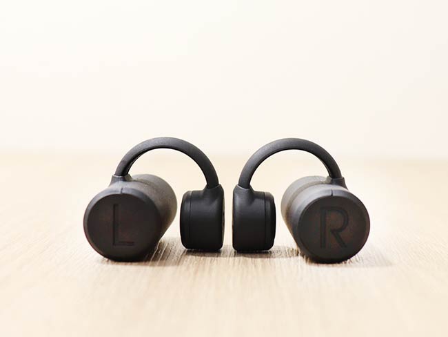 音を骨で聴く！？世界初の完全ワイヤレス骨伝導イヤホン「PEACE