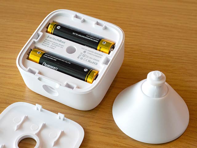 駆動は単4電池2本でケーブルレス仕様