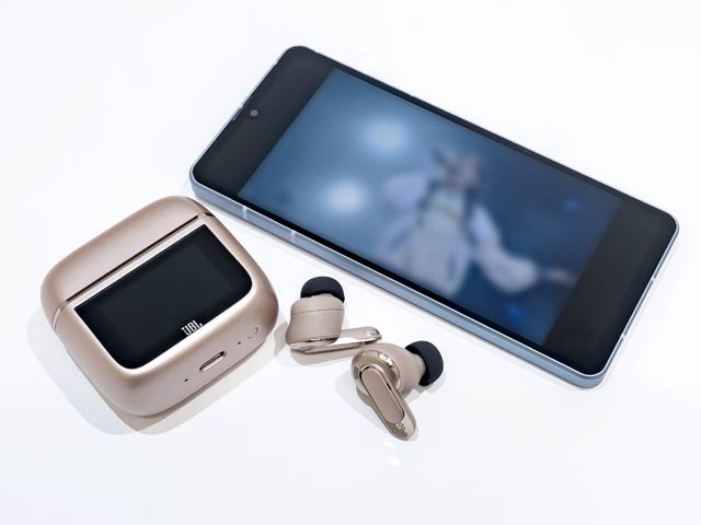 操作できる充電ケースで話題のイヤホンが超進化!「JBL Tour Pro 操作できる充電ケースで話題のイヤホンが超進化!「JBL Tour Pro