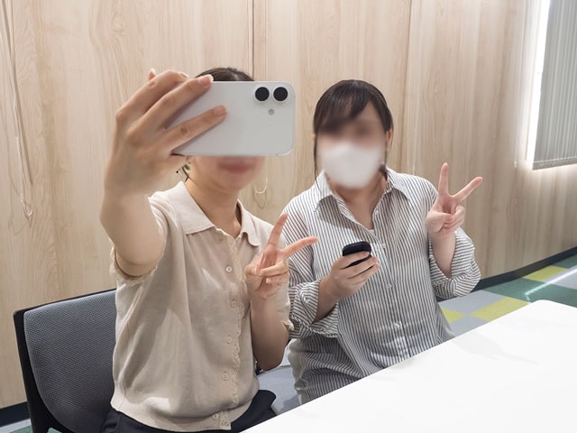 �P�[�X����X�}�[�g�Ɏʐ^�B�e