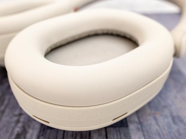 ソフトフィットレザーのイヤーパッド