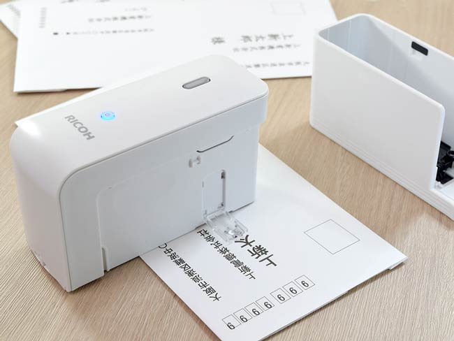 スライドして印字するリコーのモノクロハンディプリンター|試用レポート
