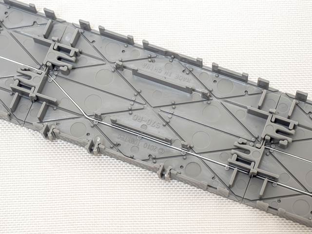 裏面に設置されたワイヤー