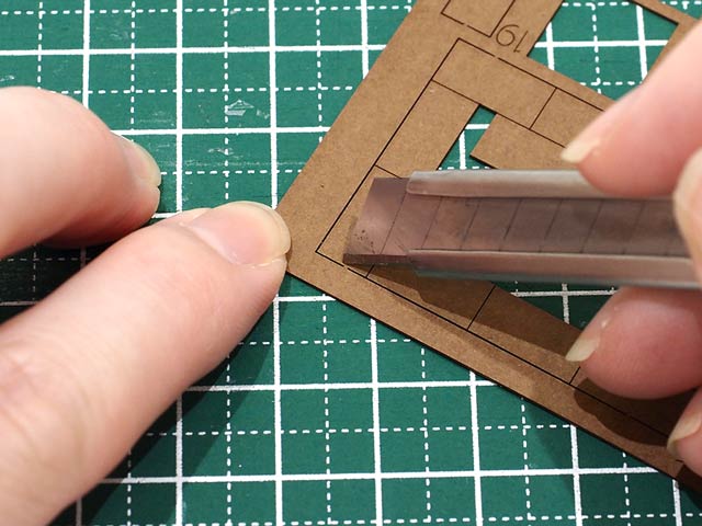 パーツはつなぎ目をカットするだけ