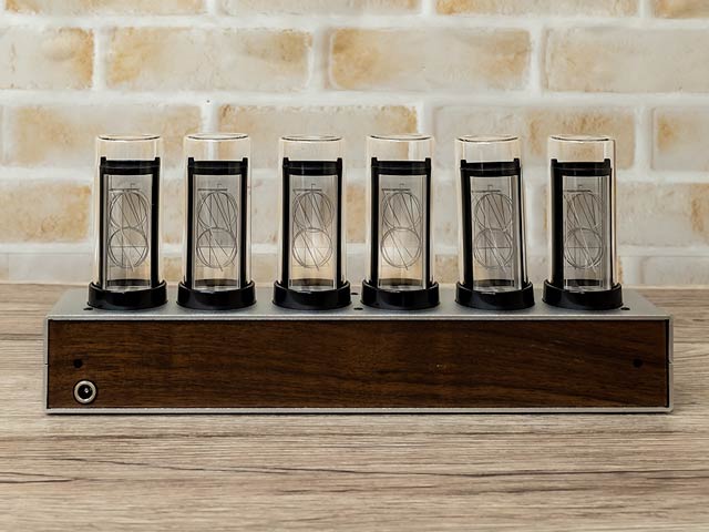レトロモダンなデザインが最高！ニキシー管風置時計 Gixie Clock