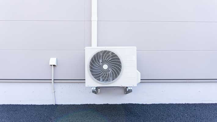 室外機の吹出口をふさがない