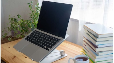 スタンド:疲れづらい姿勢で⾧時間作業するのに役立つ
