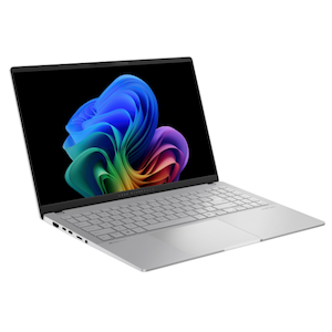 ASUS:高解像度のディスプレイが魅力