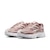 �i�C�L�b���f�B�[�X �����j���O�V���[�Y �i�C�L �C�j�V�G�[�^�[�iPARTICLE PINK/WHITE-SILT RED�E�T�C�Y�F24.0cm�j�y�݌ɏ����z�b394053-600-24.0