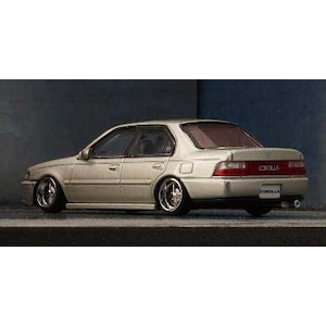 1/64 トヨタ カローラ 1996 AE100 シャンパン (RHD) 【64B0252】