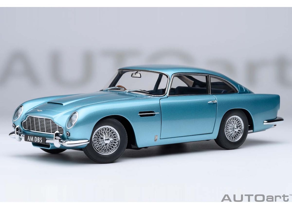 人気のファッションブランド！ 1/18 アストンマーチン DB5（ライトブルー・パール）【70288 乗用車