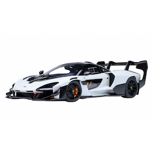 �I�[�g�A�[�g�b1/18 �}�N���[���� �Z�i GTR �i���^���b�N�E�z���C�g�j�y81953�z�bAUTO 81953 ϸװ�� �� GTR �ܲ�