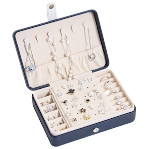 BACKYARD FAMILY(�o�b�N���[�h�t�@�~���[)�b�W���G���[�{�b�N�X �g�їp ��e�� kbox03�i�l�C�r�[�j�bKBOX03-1B-2C