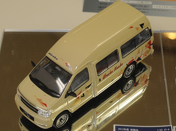 1/43 TLV-N43-02b 日産エルグランド 広交タクシー【244714